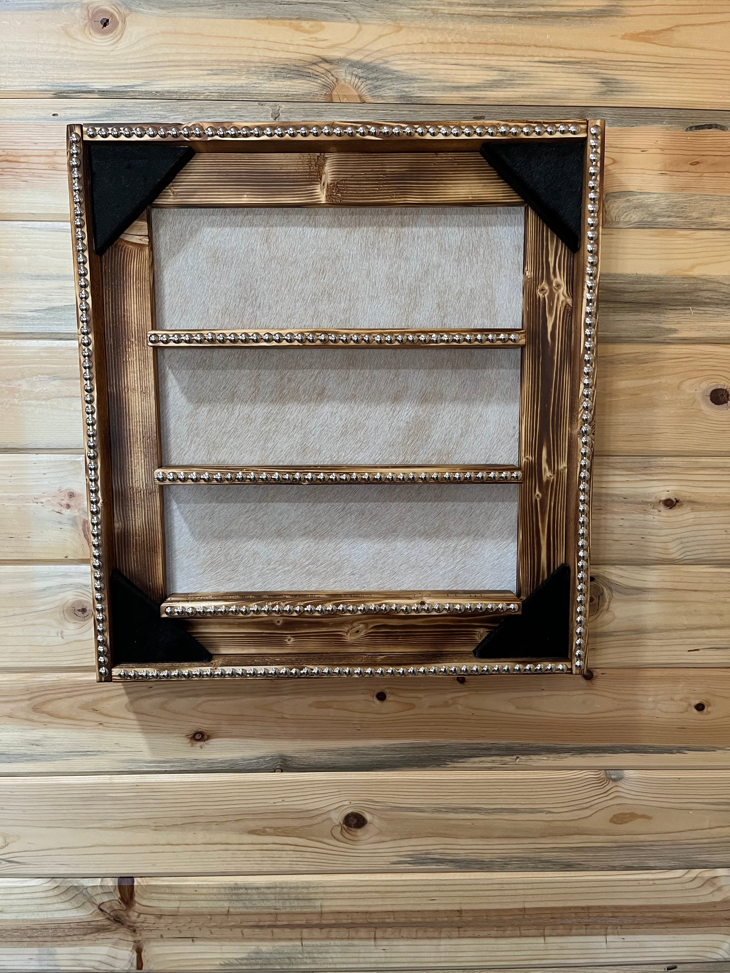 Western outlet buckle display